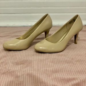 Comfort Plus by Predictions -nude heels size 9wide